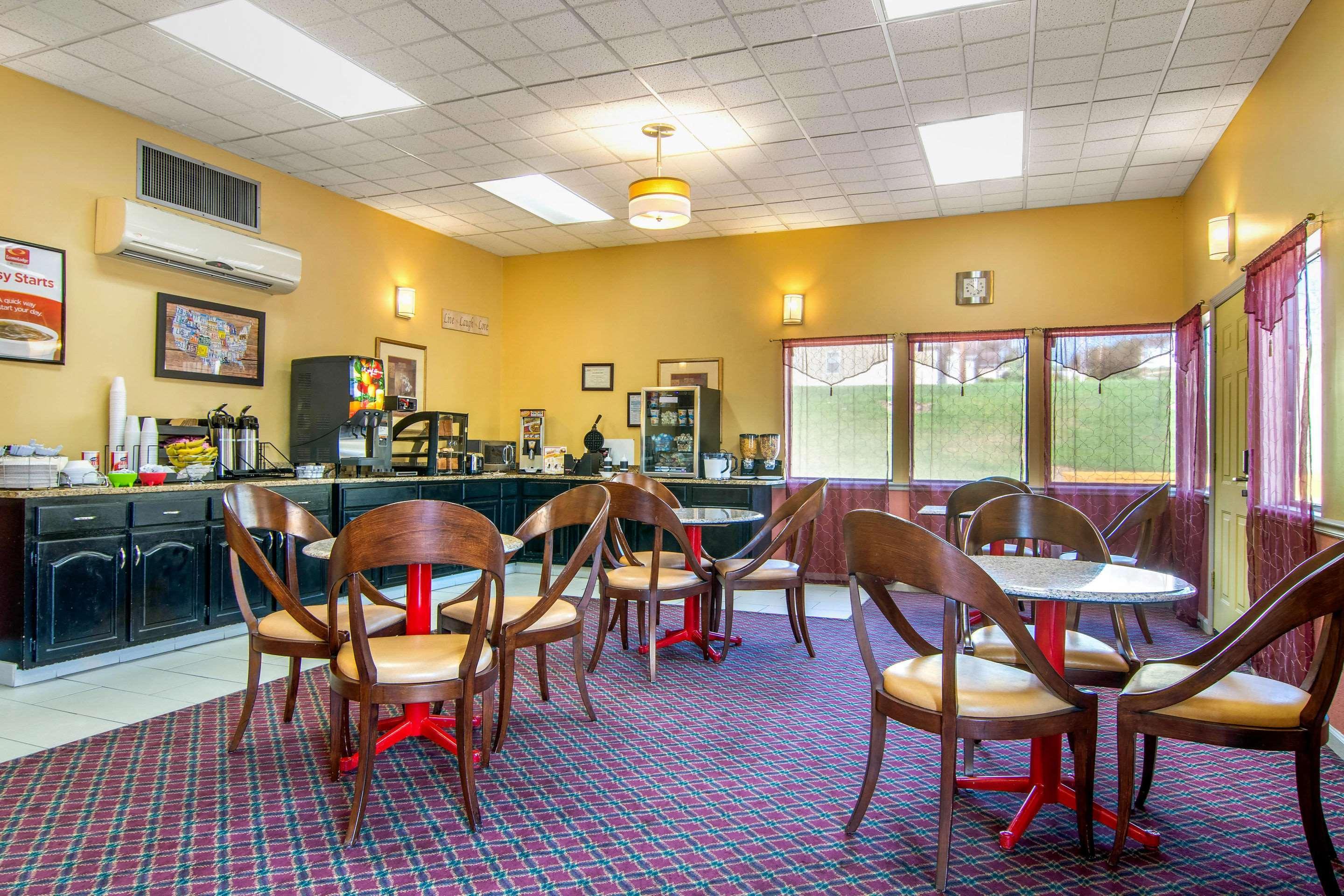 Econo Lodge Inn & Suites Fort Oglethorpe Exterior photo